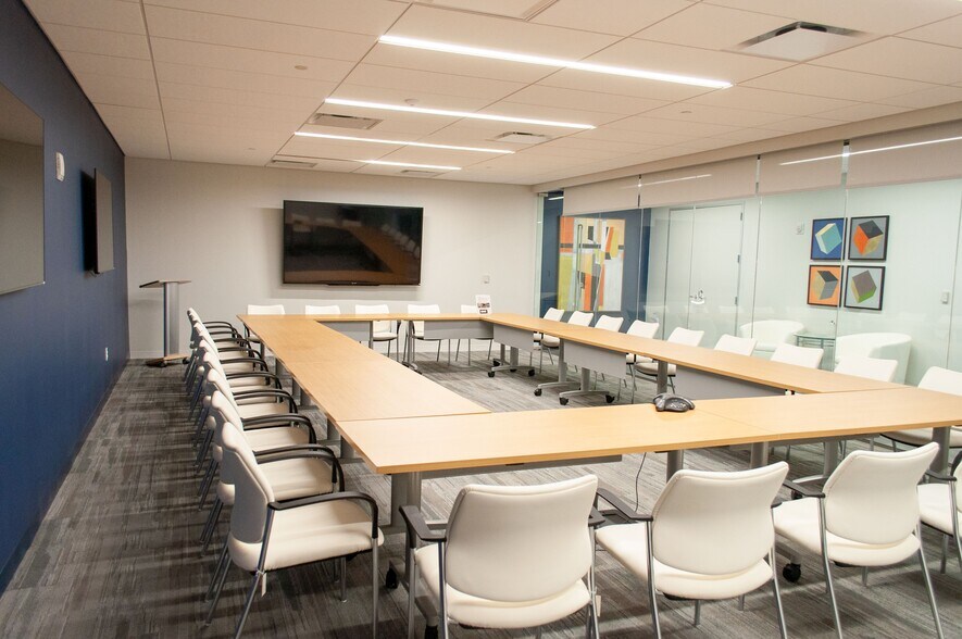 More Photos Of 11091 Sunset Hills Rd, Reston Office For Lease