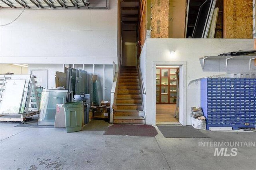 More Photos Of 603 & 621 N Main St, Moscow Distribution For Sale