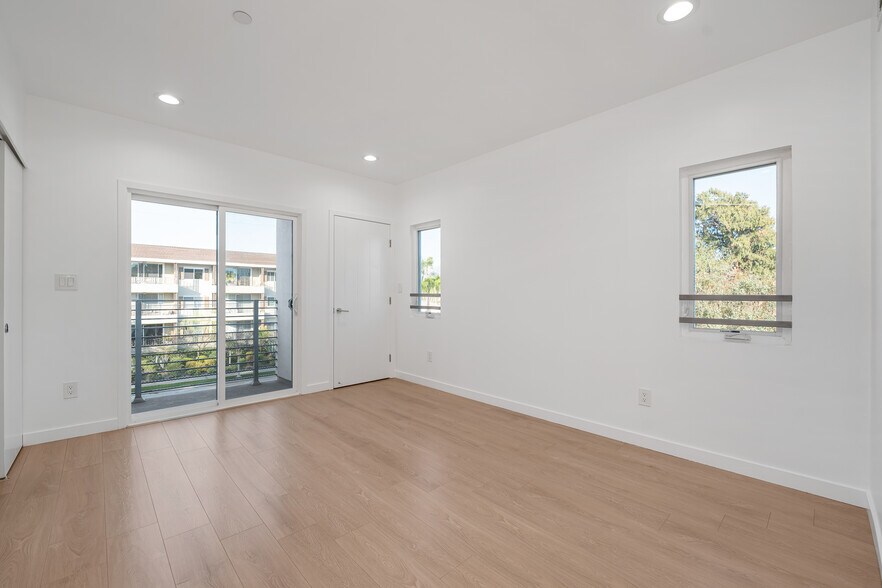 More Photos Of 10706 Camarillo St, Toluca Lake Apartments For Sale