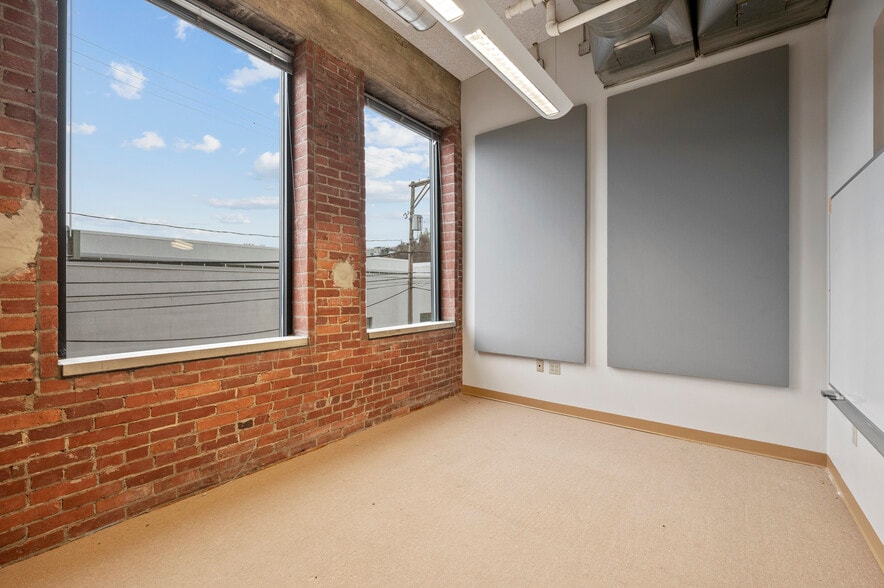 More Photos Of 2828-2840 Liberty Ave, Pittsburgh Office For Lease