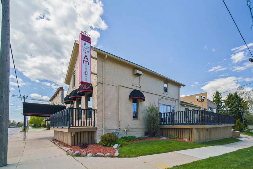 More Photos Of 2204 Washington St, Manitowoc General Retail For Sale