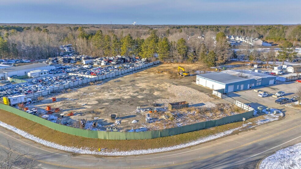 More Photos Of 43956 Commerce Ave, Hollywood Industrial For Lease