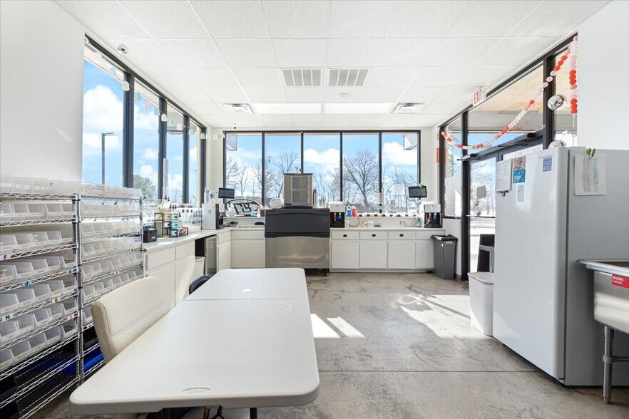 More Photos Of 1607 W New Hope Rd, Rogers General Retail For Sale