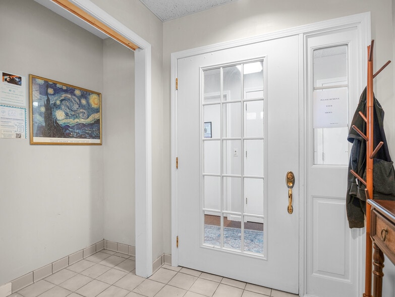 More Photos Of 644 E Main St, Palmyra Office For Sale