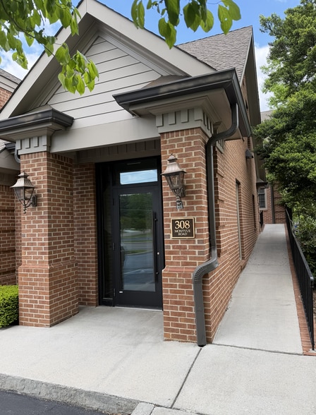 More Photos Of 300-304 Montvue Rd, Knoxville Office For Lease