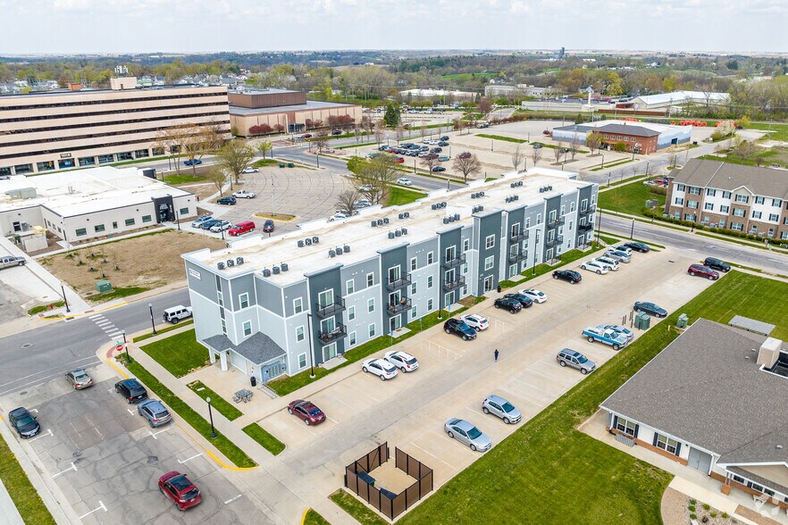 More Photos Of 320 W 3rd St N, Newton Apartments For Sale