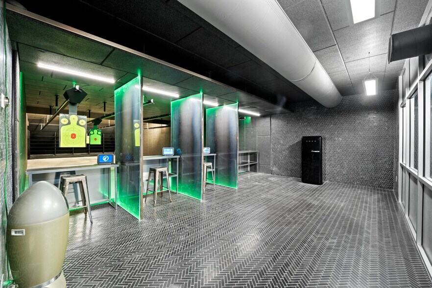 More Photos Of 1400 S Gribble St, Sherman Flex For Sale