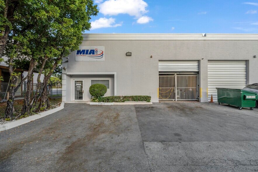 More Photos Of 10813-10841 NW 29th St, Doral Industrial For Sale