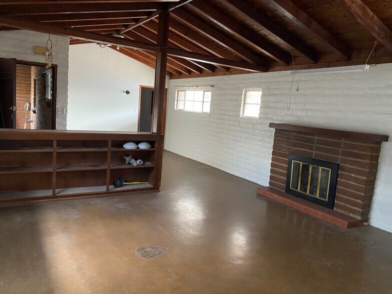 More Photos Of 4164 N Flowing Wells Rd, Tucson Industrial For Lease