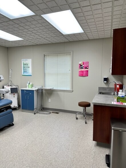 More Photos Of 1289 S Linden Rd, Flint Medical For Lease