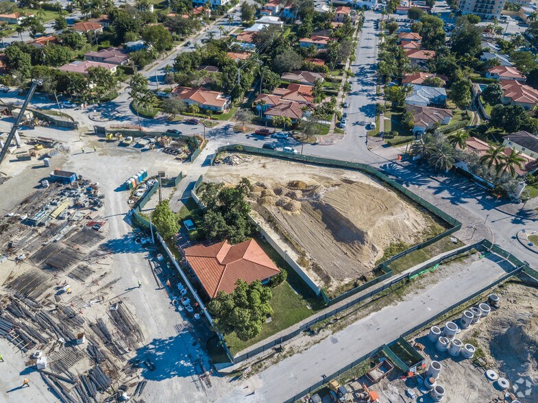 More Photos Of 3011 Ponce De Leon Blvd, Coral Gables Freestanding For Lease