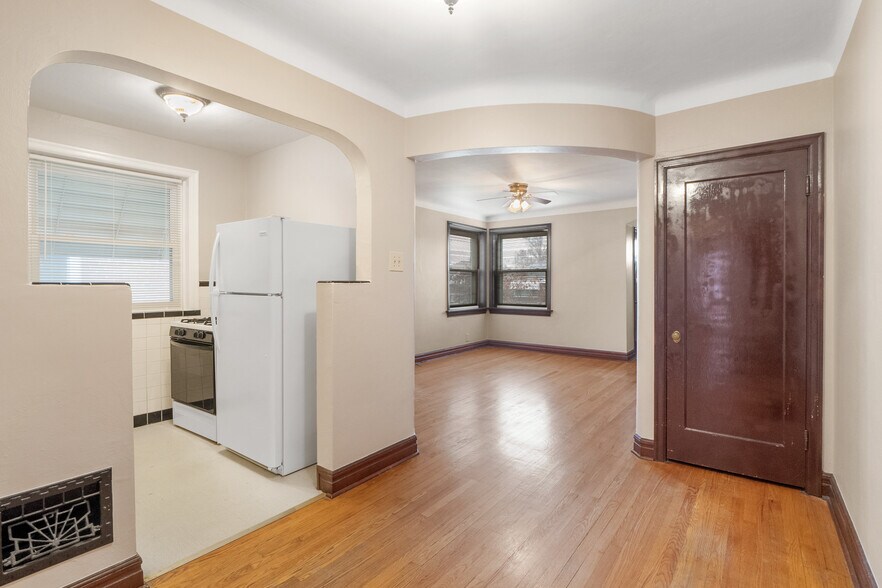 More Photos Of 4950 Winona Ave, Saint Louis Apartments For Sale