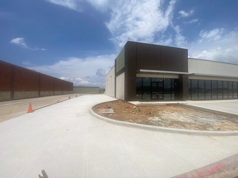 More Photos Of 6820 Farm to Market 2920 Rd, Spring Storefront For Lease