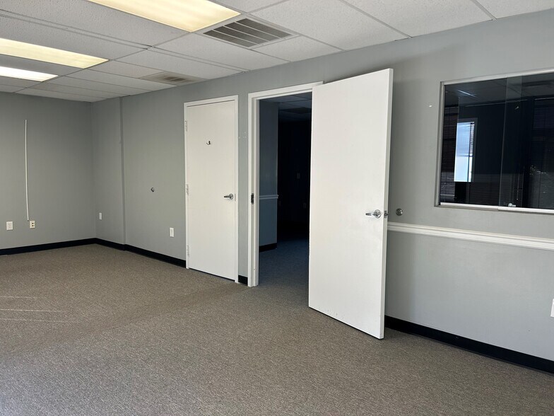 More Photos Of 9047 Executive Park Dr, Knoxville Office For Lease