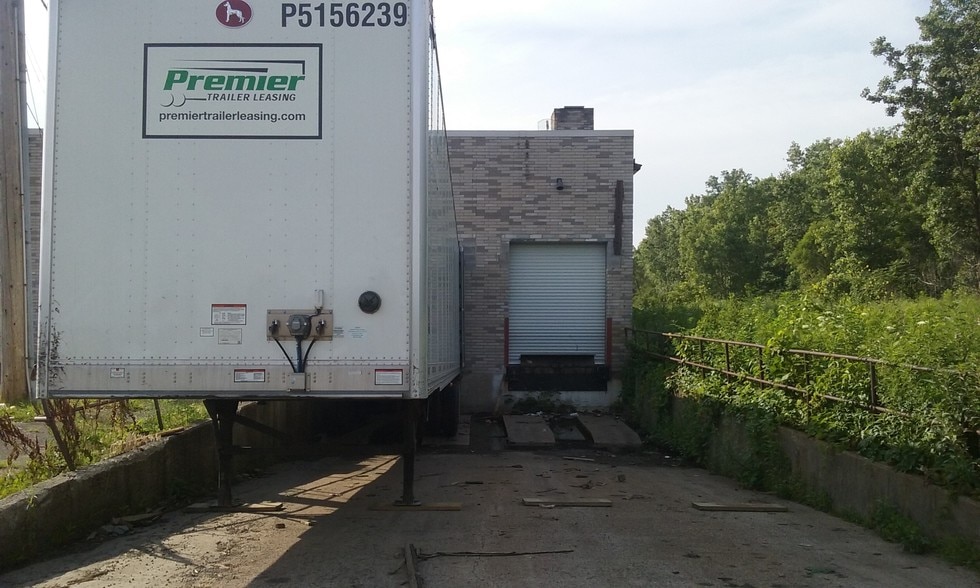 More Photos Of 2001 Elyria Ave, Lorain Warehouse For Lease