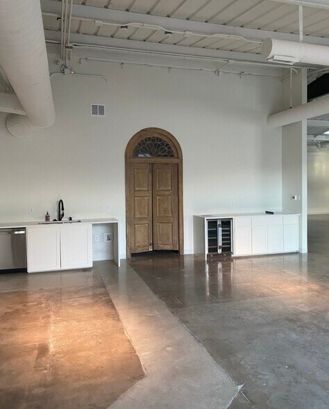 More Photos Of 6513 Burnet Ln, Austin Office For Sale