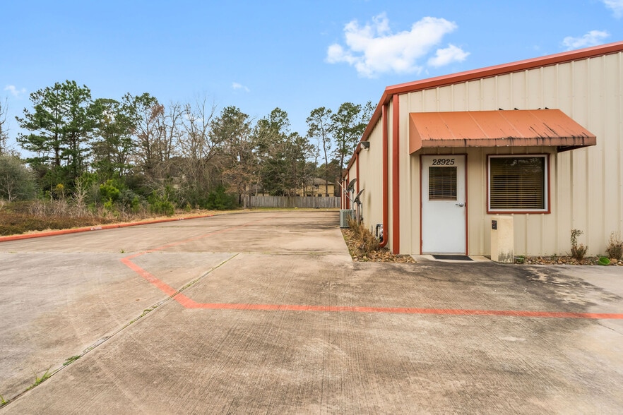 More Photos Of 28925 Nichols Sawmill Rd, Magnolia Warehouse For Lease