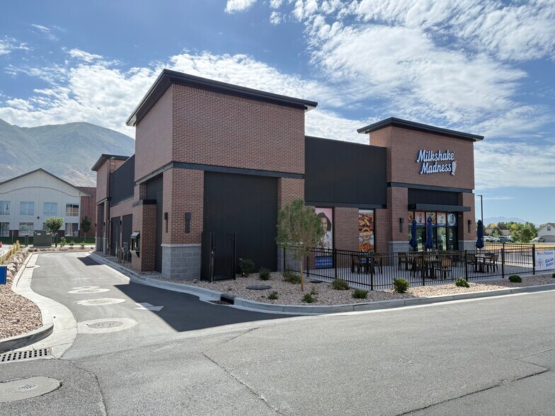 More Photos Of 9955 N 4700 W, Cedar Hills General Retail For Lease