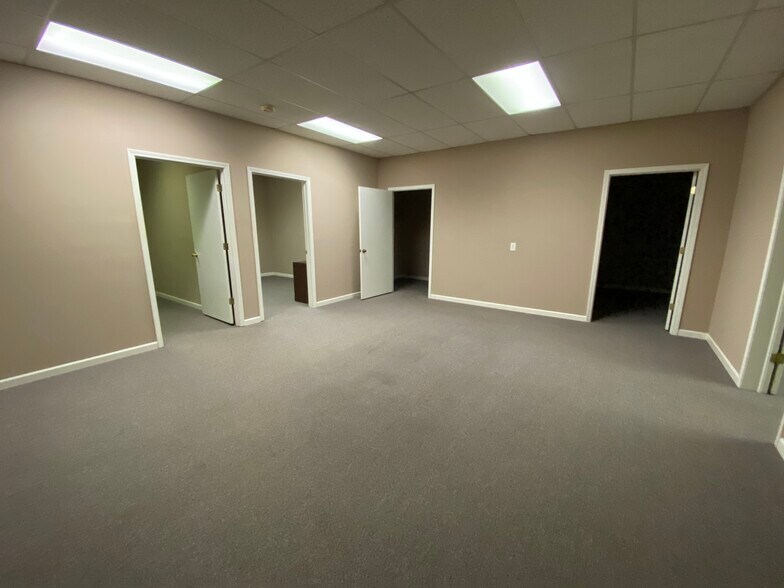 More Photos Of 232-236 Industrial Park Dr, Commerce Office For Lease