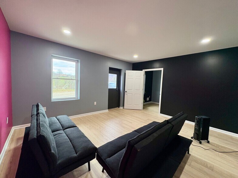 More Photos Of 5134 Old Haywood Rd, Mills River Flex For Lease