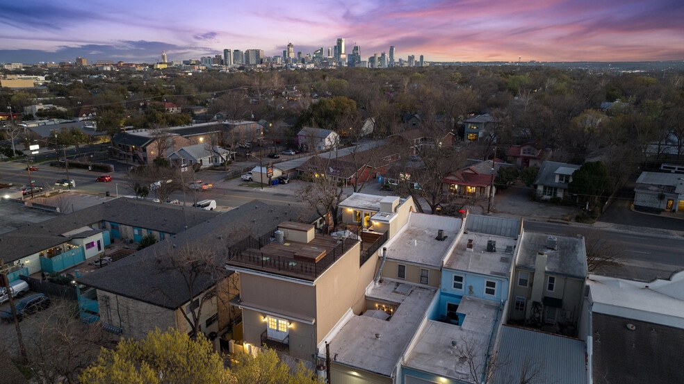 More Photos Of 1810 W 35th St, Austin Specialty For Sale