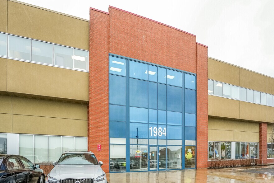 More Photos Of 1984 5E Rue, Lévis Office For Lease