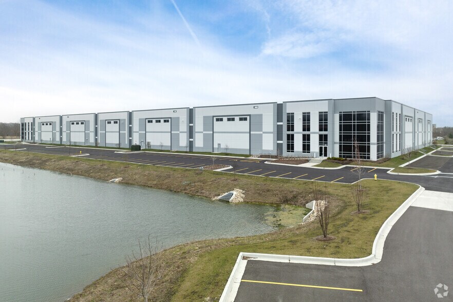 More Photos Of 630 Milwaukee, Vernon Hills Distribution For Lease