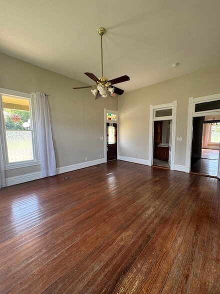 More Photos Of 612 S Rogers St, Waxahachie Office For Sale