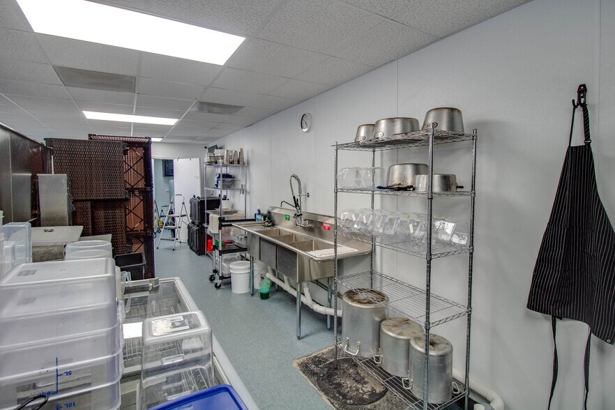 More Photos Of 711 S Central Ave, Roxana General Retail For Sale