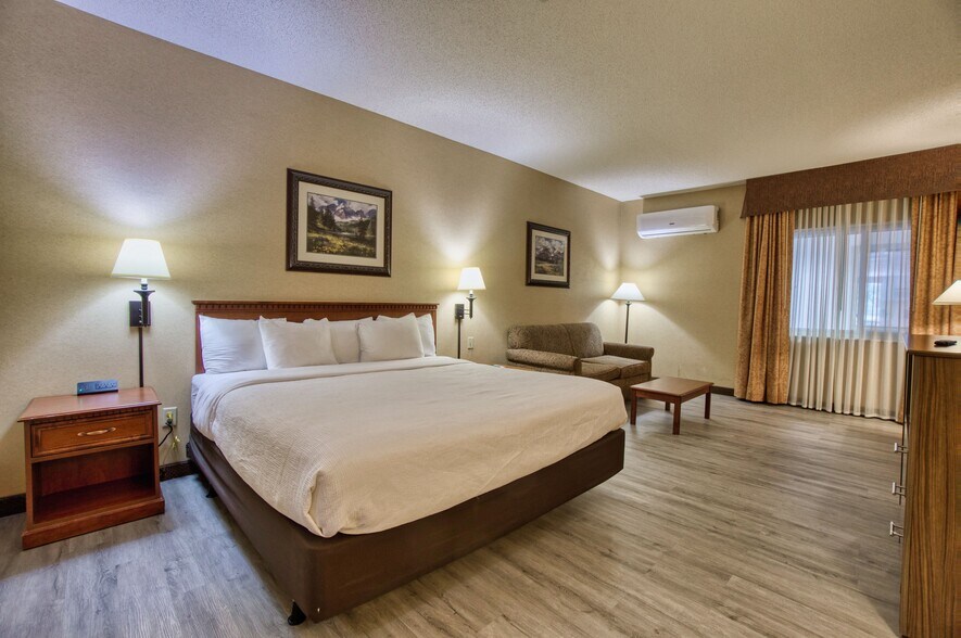 More Photos Of 7860 6th St, Wellington Hotel For Sale