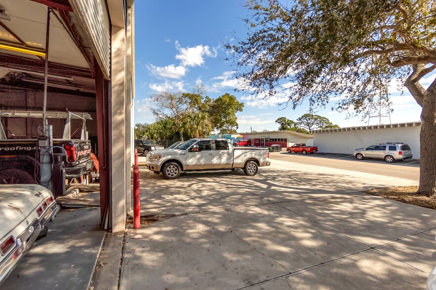 More Photos Of 6735 14th St, Bradenton Auto Repair For Sale