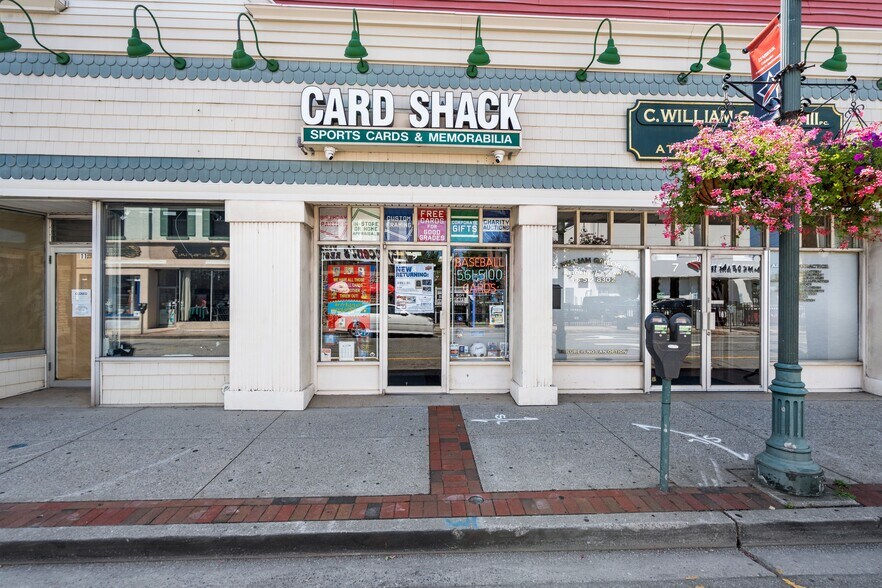 Primary Photo Of 9 Atlantic Ave, Lynbrook General Retail For Lease