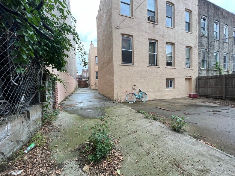 More Photos Of 321 Milford St, Brooklyn Apartments For Sale