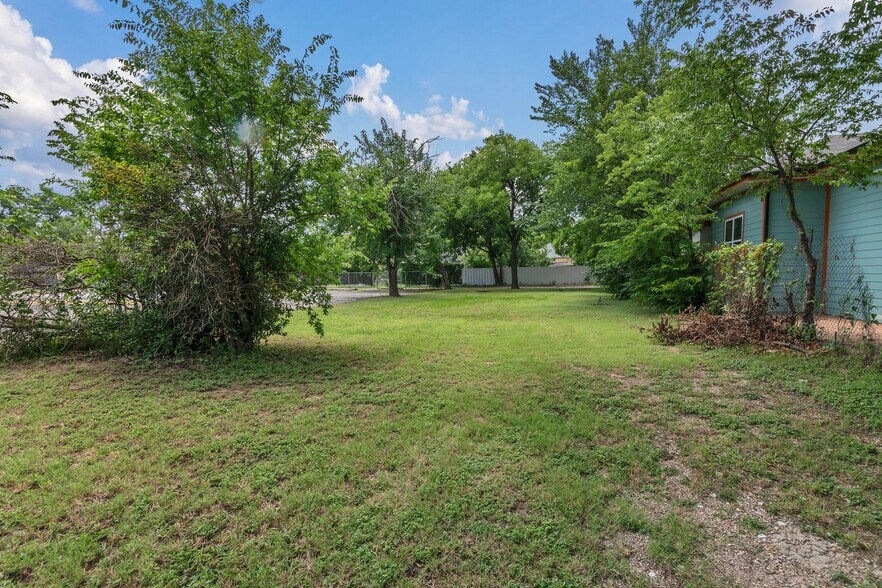 More Photos Of 412 W 12th St, Dallas Land For Sale