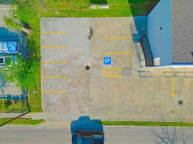 More Photos Of 7704 Irvington Blvd, Houston General Retail For Lease