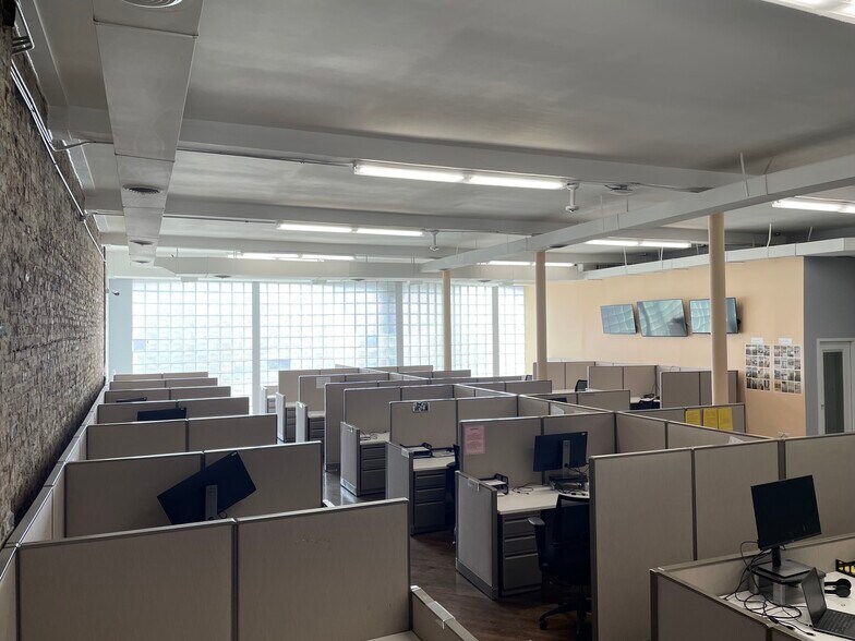 More Photos Of 4020 N Elston Ave, Chicago Storefront Retail Office For Lease