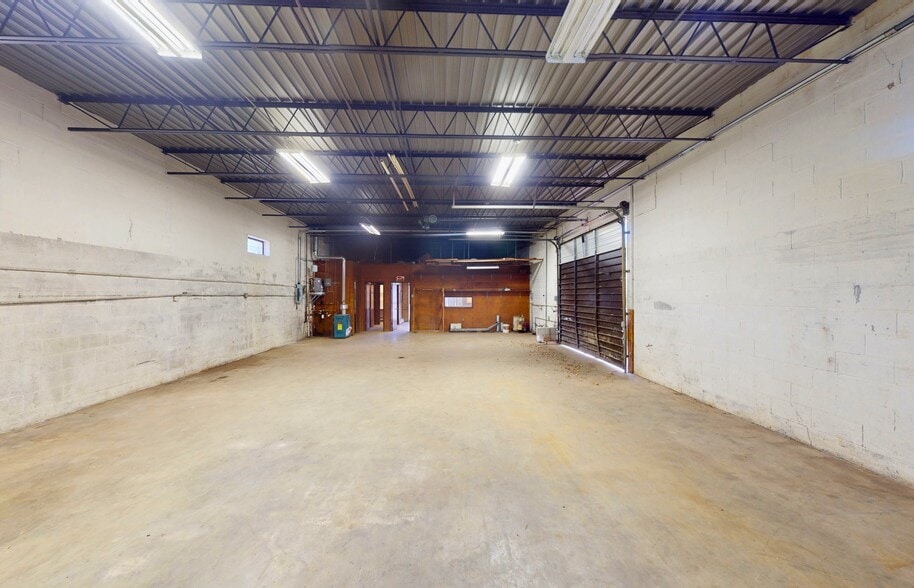 More Photos Of 202 2nd St NE, Roanoke Light Manufacturing For Lease