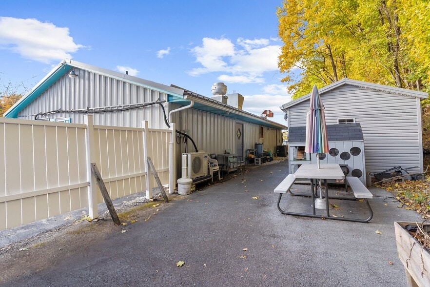 More Photos Of 45 S Walnut St, Sharpsville General Retail For Sale