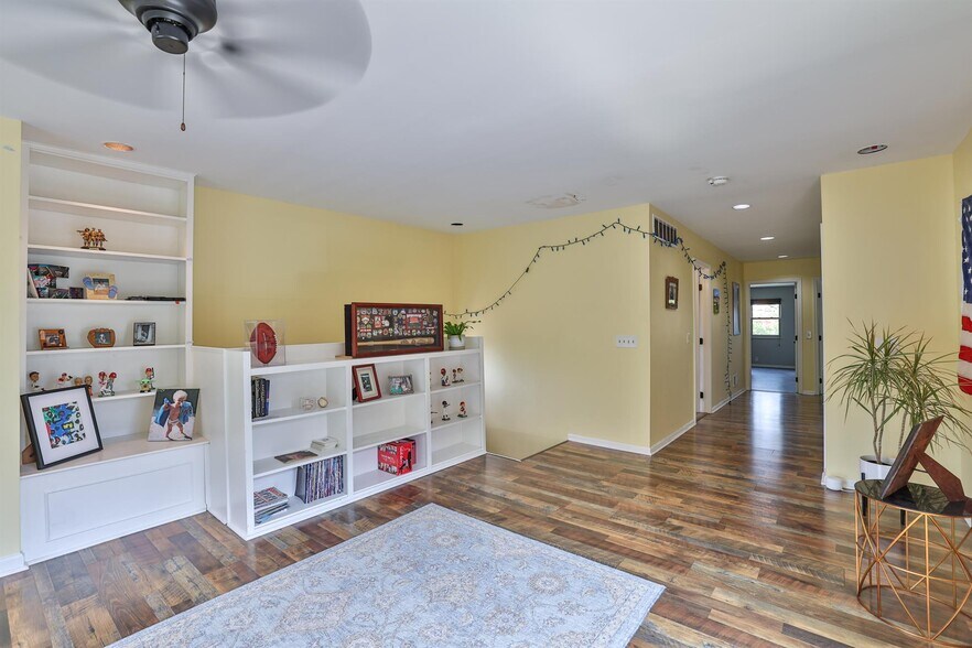 More Photos Of 2039 Madison Rd, Cincinnati Storefront Retail Office For Sale