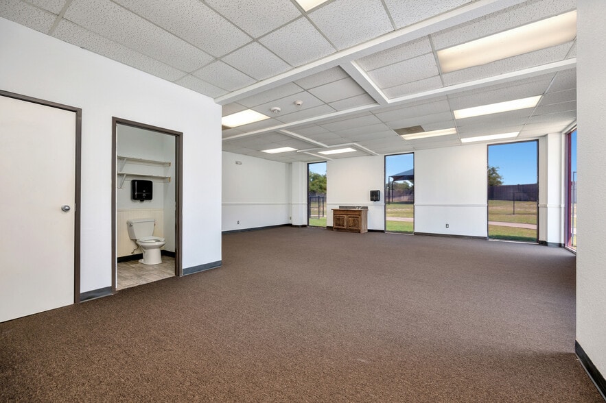 More Photos Of 132 El Chico Trl, Willow Park Medical For Lease
