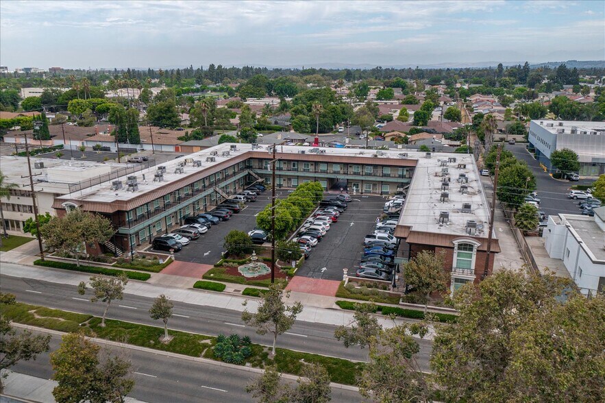 More Photos Of 1913 E 17th St, Santa Ana Office For Sale