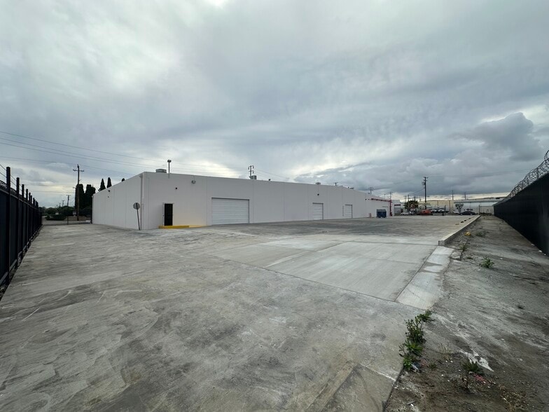 More Photos Of 13821 Marquardt Ave, Santa Fe Springs Manufacturing For Lease