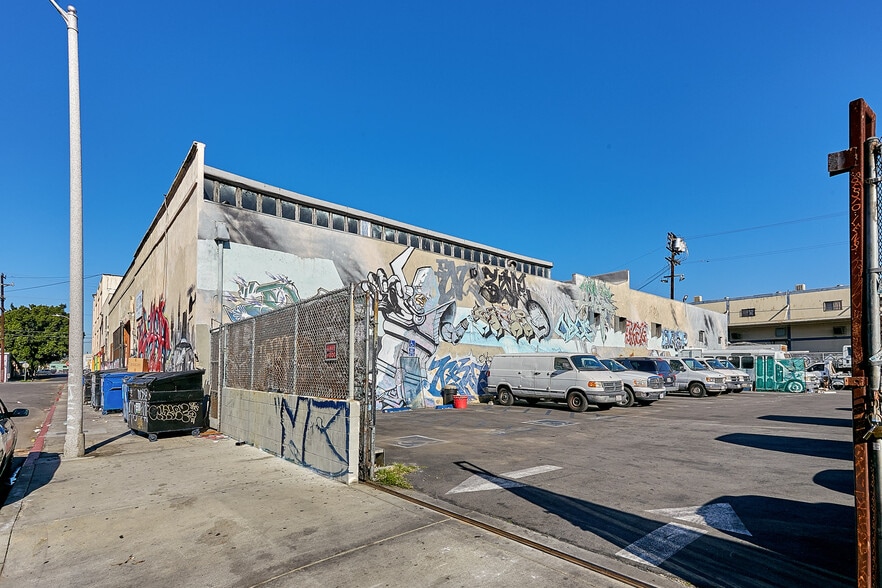 More Photos Of 901 E 31st St, Los Angeles Manufacturing For Lease