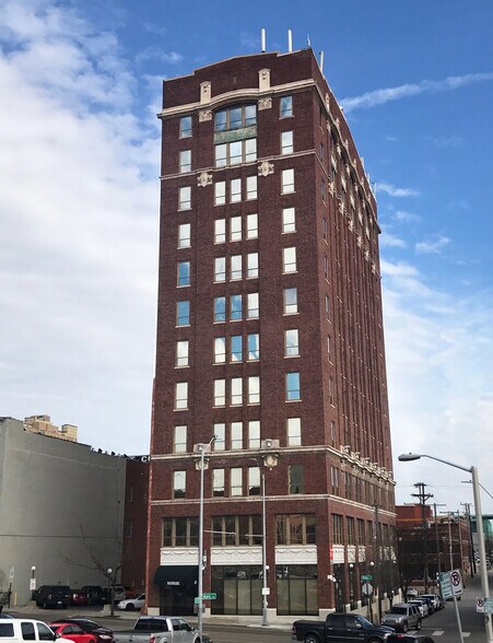 Primary Photo Of 1627 Main St, Kansas City Office For Lease