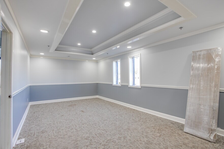 More Photos Of 1008 Baker Rd, High Point Warehouse For Lease