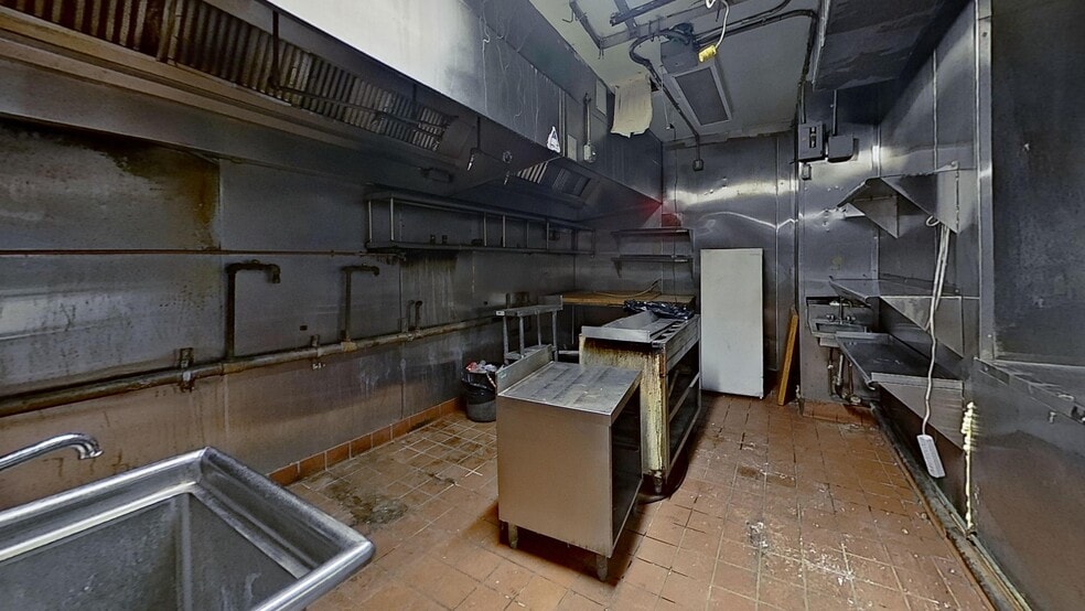 More Photos Of 250 W 72nd St, New York Apartments For Lease