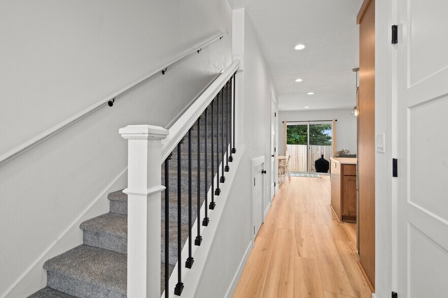 More Photos Of 1013 Peach Rd, Winlock Apartments For Sale