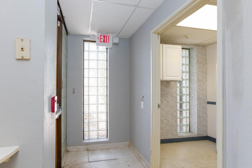 More Photos Of 872 E Sahara Ave, Las Vegas Medical For Lease