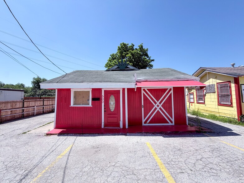 More Photos Of 500 W Hildebrand Ave, San Antonio Storefront For Lease