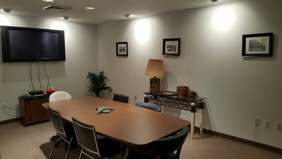 More Photos Of 624 Lehigh Dr, Easton Flex For Lease